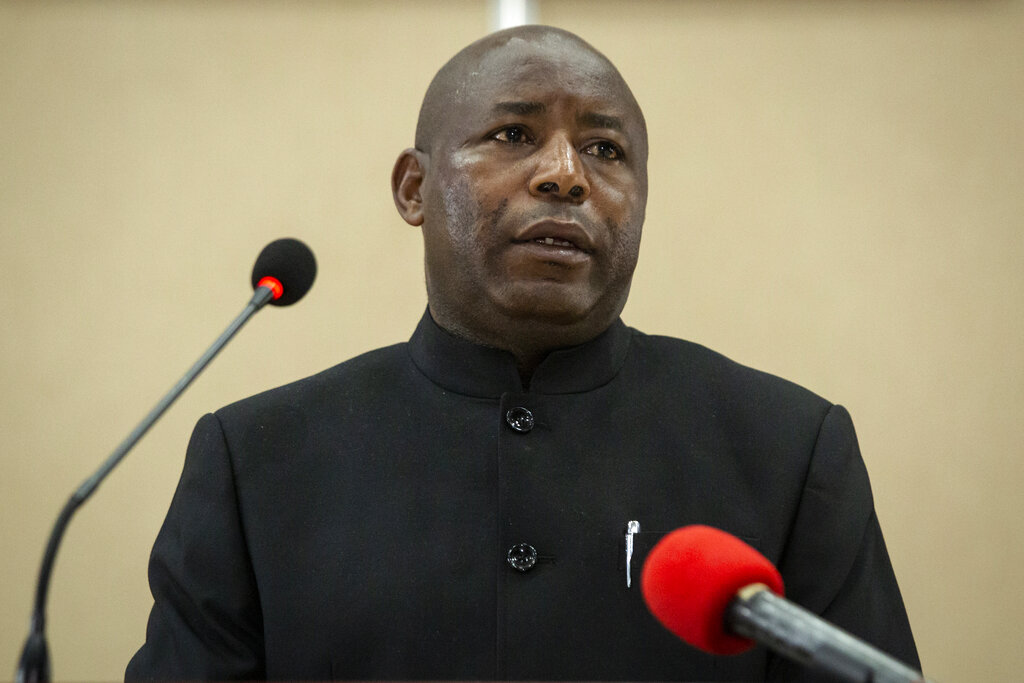 Ο Πρόεδρος του Μπουρούντι προτείνει λιθοβολισμό των ομοφυλόφιλων: «Βδελυρή πρακτική ο γάμος τους, επέλεξαν τον διάβολο»
