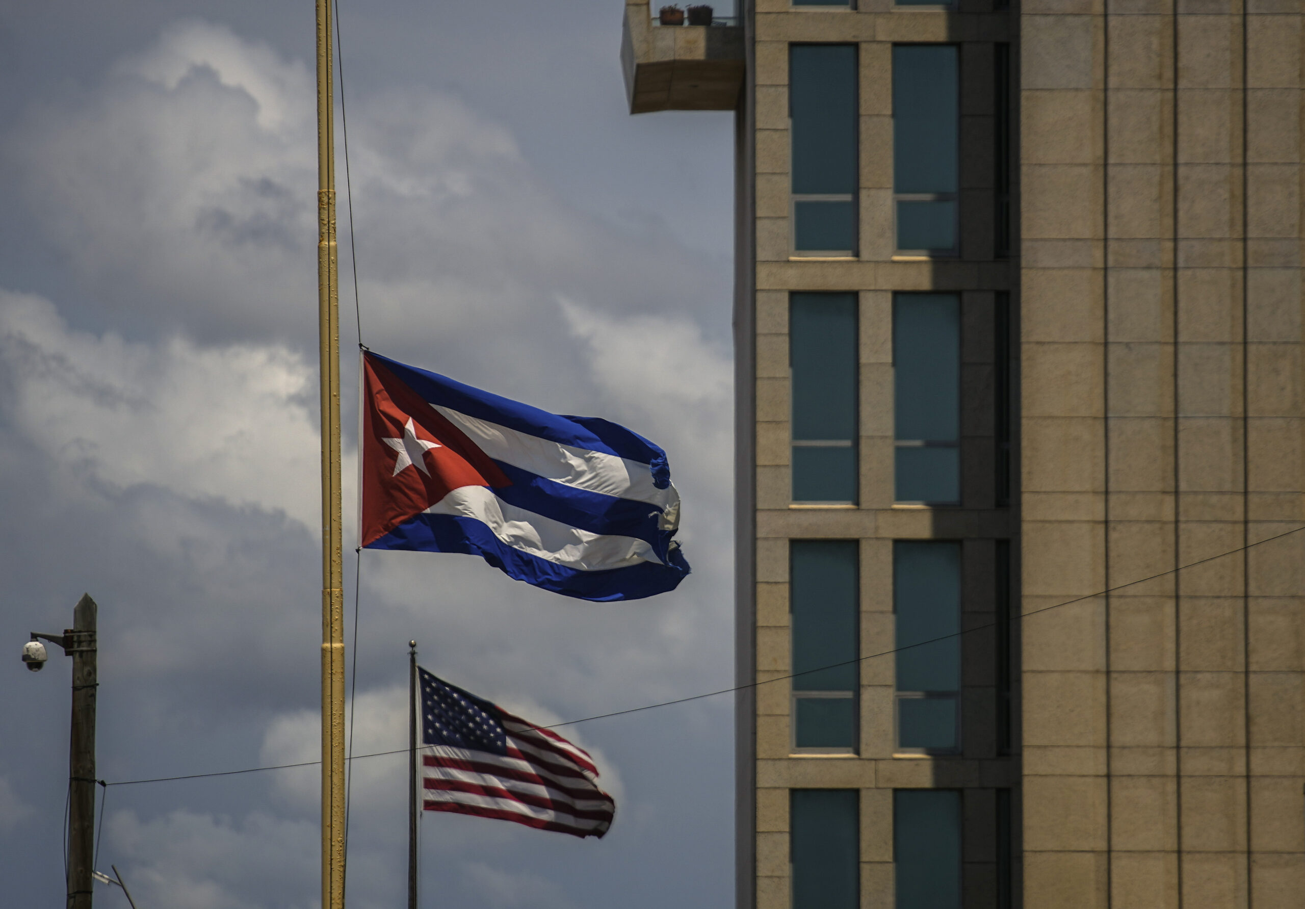 ΗΠΑ: Αμερικανός πρώην πρεσβευτής κατηγορείται για κατασκοπεία υπέρ της Κούβας