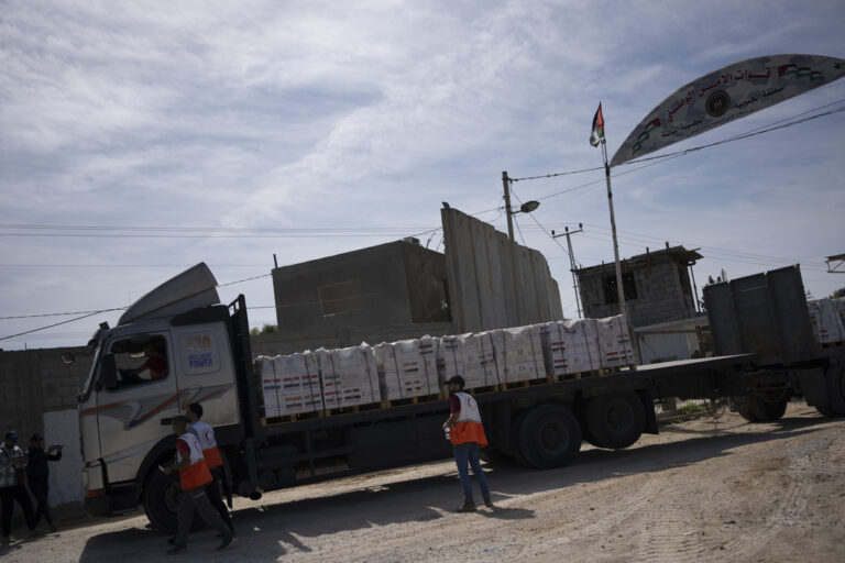 Γάζα: Άνοιξε δεύτερο συνοριακό πέρασμα για την ανθρωπιστική βοήθεια – Αναφορές για 90 νεκρούς από βομβαρδισμό στη Τζαμπάλια