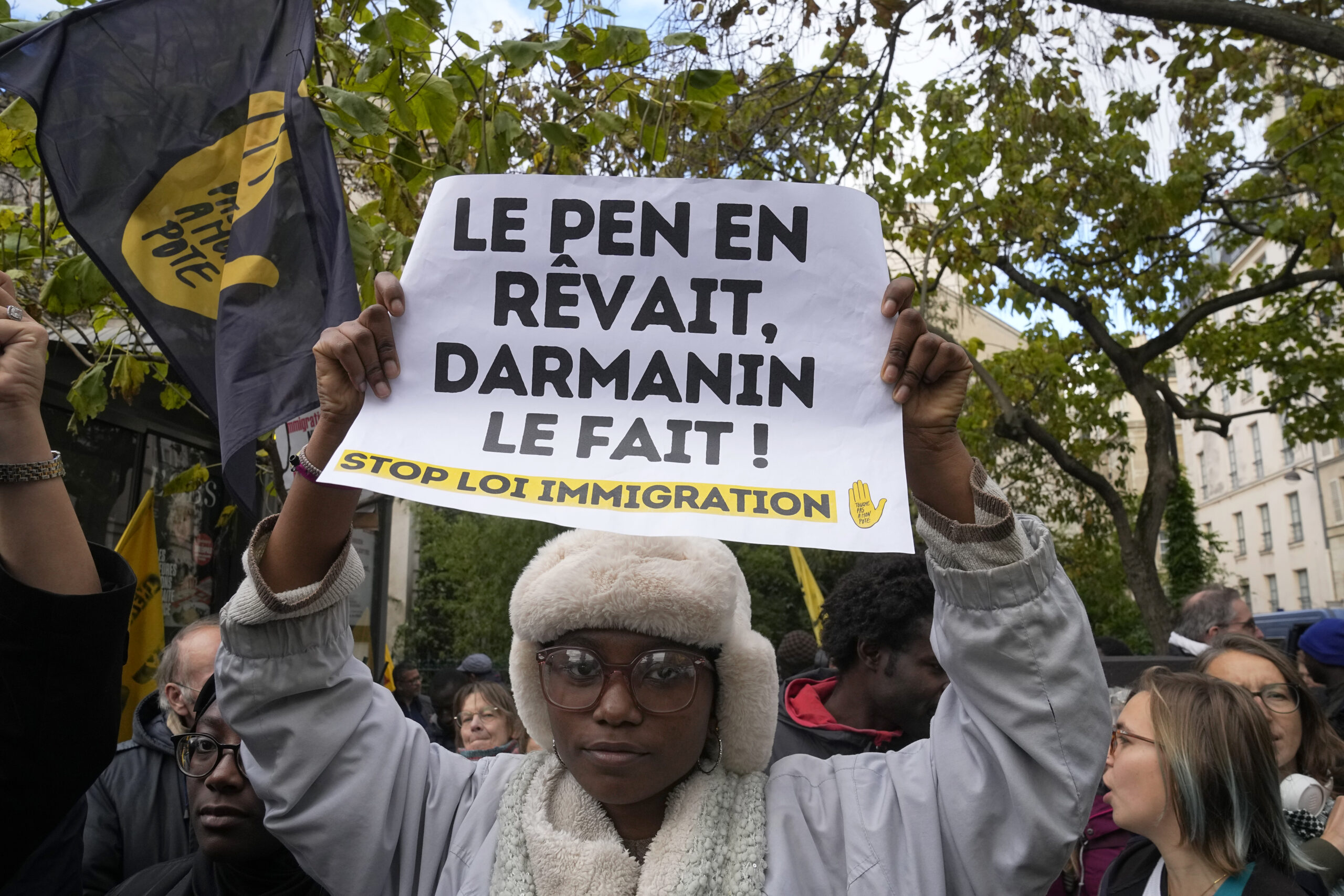 Γαλλία: Μίνι πολιτική κρίση με αφορμή το νομοσχέδιο για τη μετανάστευση