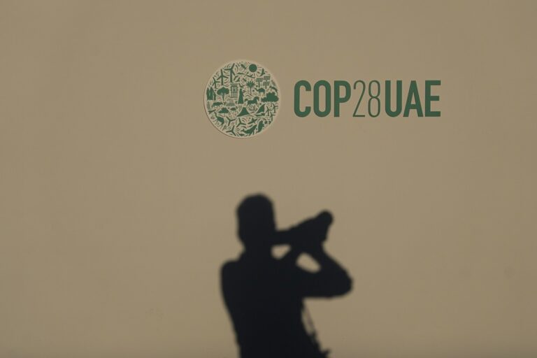 COP28: Τέλος εποχής για το πετρέλαιο; – Μηνύματα από τη συμφωνία για το κλίμα