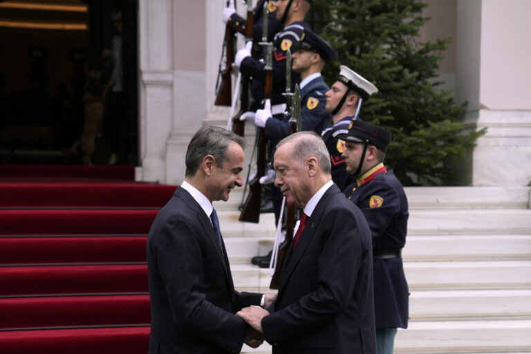 Ο Κ. Μητσοτάκης τηλεφώνησε στον Τ. Ερντογάν για τα γενέθλιά του