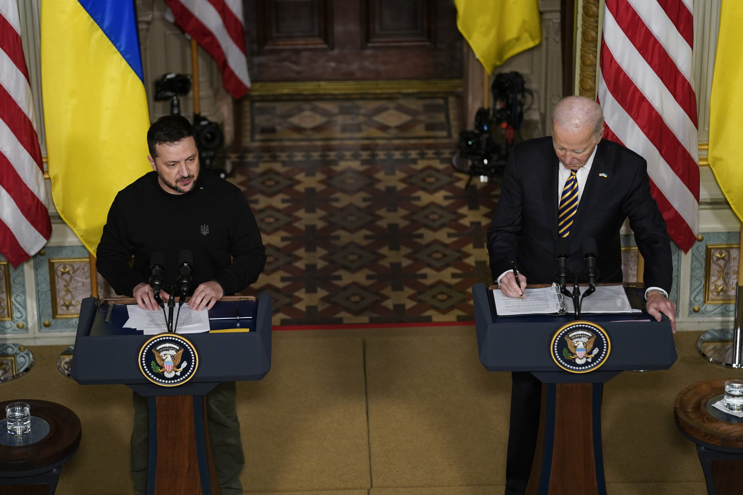 Κοινή Συνέντευξη τύπου Μπάιντεν – Ζελένσκι: «Δεν θα γυρίσουμε την πλάτη μας στην Ουκρανία»
