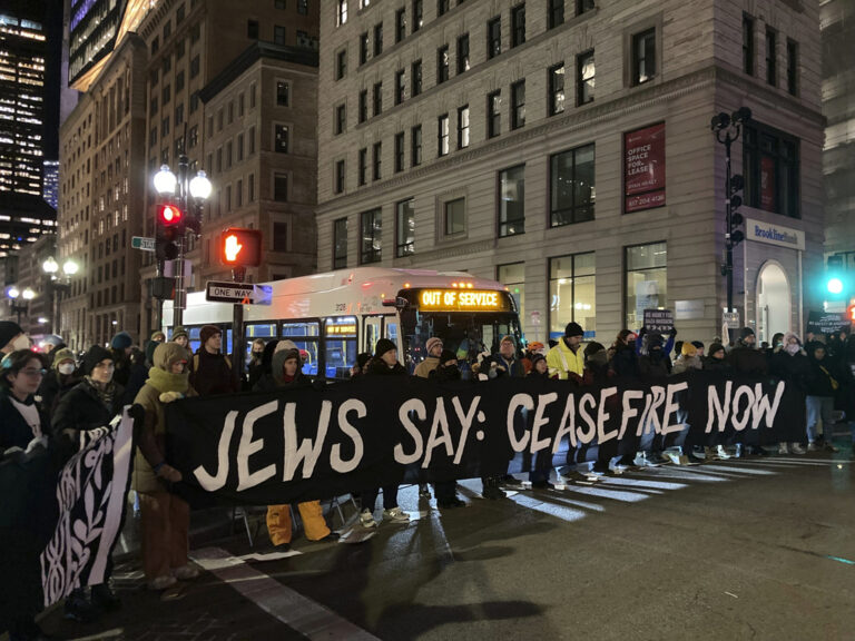 Πληθαίνουν οι φωνές των Εβραίων στις ΗΠΑ που ζητούν κατάπαυση του πυρός στη Γάζα