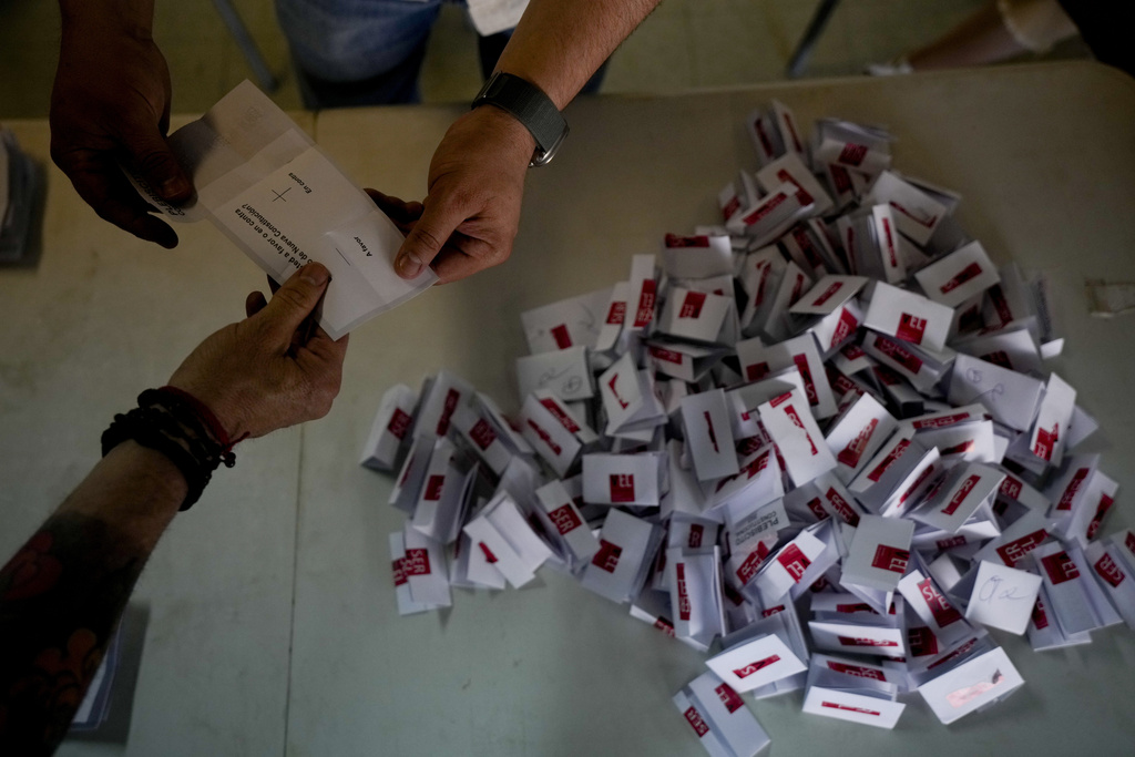 Η Χιλή απορρίπτει το σχέδιο νέου Συντάγματος σύμφωνα με τα πρώτα αποτελέσματα