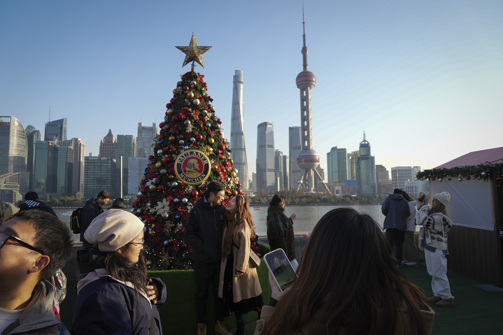 Κίνα: Λαμπερές χριστουγεννιάτικες διακοσμήσεις εν μέσω ανησυχιών περί ξένων επιρροών