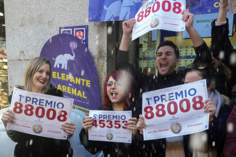 Ισπανία: Η «χρυσή» κλήρωση του El Gordo μοίρασε πάνω από 2 δις – Πόσα εκατομμύρια κέρδισε ο πρώτος λαχνός