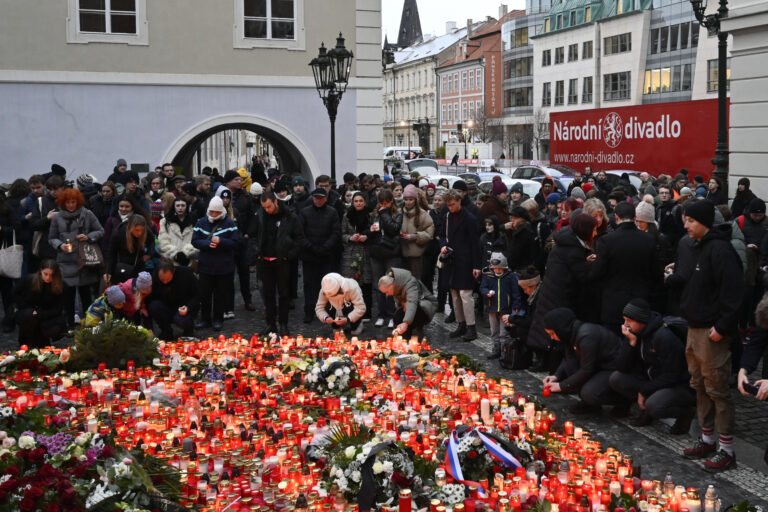 Τσεχία: Ημέρα εθνικού πένθους το Σάββατο – Ενός λεπτού σιγή το μεσημέρι για τα θύματα του μακελειού στο πανεπιστήμιο