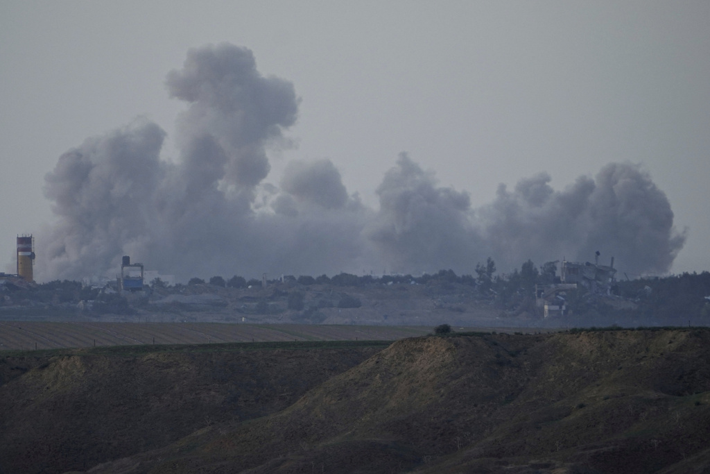 Χωρίς τέλος οι βομβαρδισμοί στη Λωρίδα της Γάζας, πένθιμα Χριστούγεννα στη Βηθλεέμ