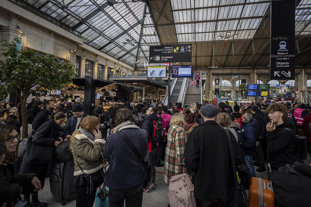 Εγκλωβισμένοι 30.000 επιβάτες μετά την ακύρωση 41 δρομολογίων του Eurostar – Πότε θα αποκατασταθεί η κυκλοφορία