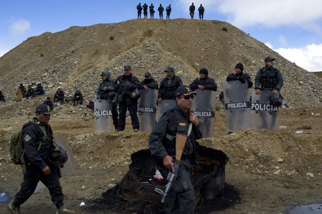 Τουλάχιστον εννέα νεκροί και 23 τραυματίες από επίθεση ενόπλων σε χρυσωρυχείο στο Περού – Συνελήφθησαν επτά άτομα