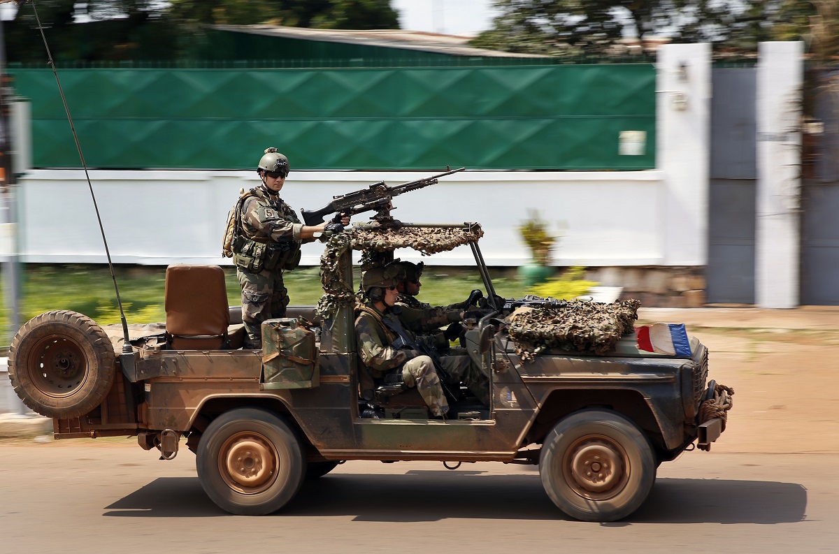 Γαλλία: Τέλος εποχής για τον στρατό της στο Σαχέλ-Σήμερα εγκαταλείπει τον Νίγηρα μετά το Μάλι και τη Μπουργκίνα Φάσο