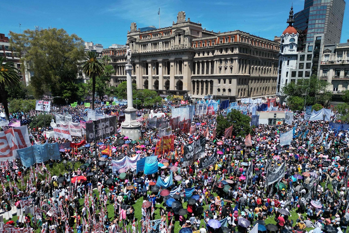 Αργεντινή: Τρίτη μαζική διαδήλωση σε οκτώ μέρες κατά των μέτρων Μιλέι – Προσαγωγές από την αστυνομία