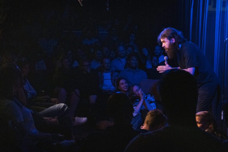 Θέατρο Αμαλία: «Failing in love» του Victor Patrascan
