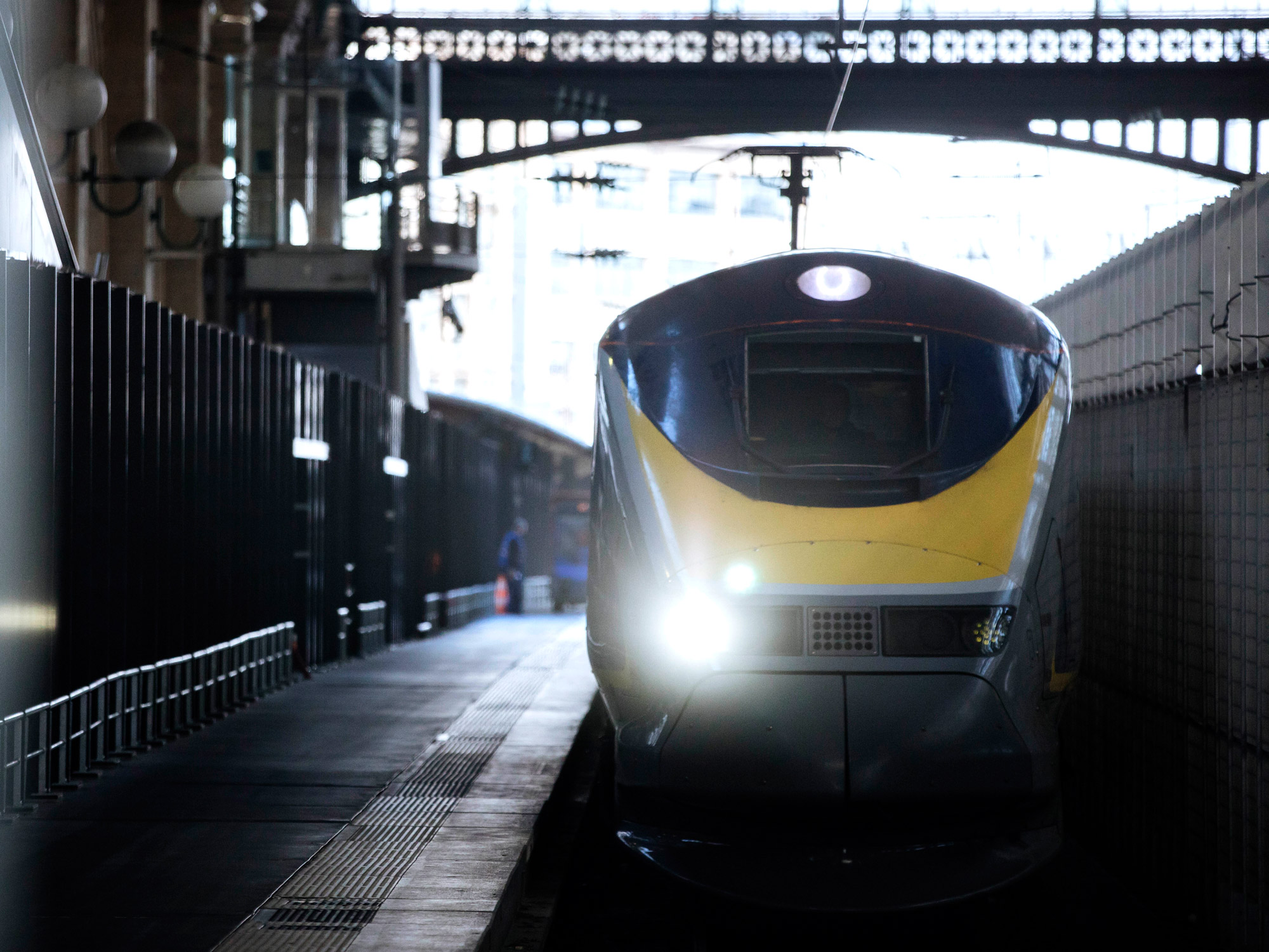 Eurostar-Gare_du_Nord-Paris-file-AP_Photo-Kamil_Zihnioglu