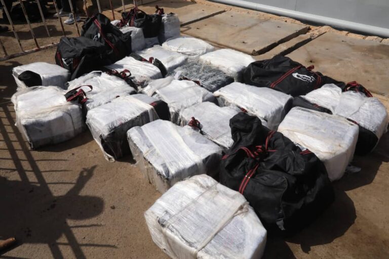 Στην κατάσχεση 690 κιλών κοκαΐνης προχώρησε το Πολεμικό Ναυτικό της Σενεγάλης – Συνελήφθησαν πέντε Ισπανοί υπήκοοι