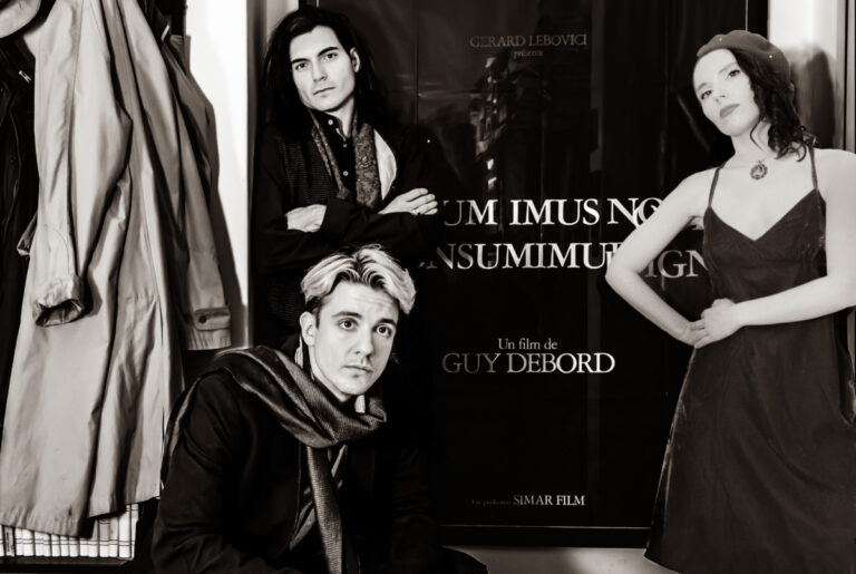 «The Dreamers» του Gilbert Adair: Οδοιπορικό στο Παρίσι του ’68 με σινεφίλ αναφορές στο θέατρο Φούρνος