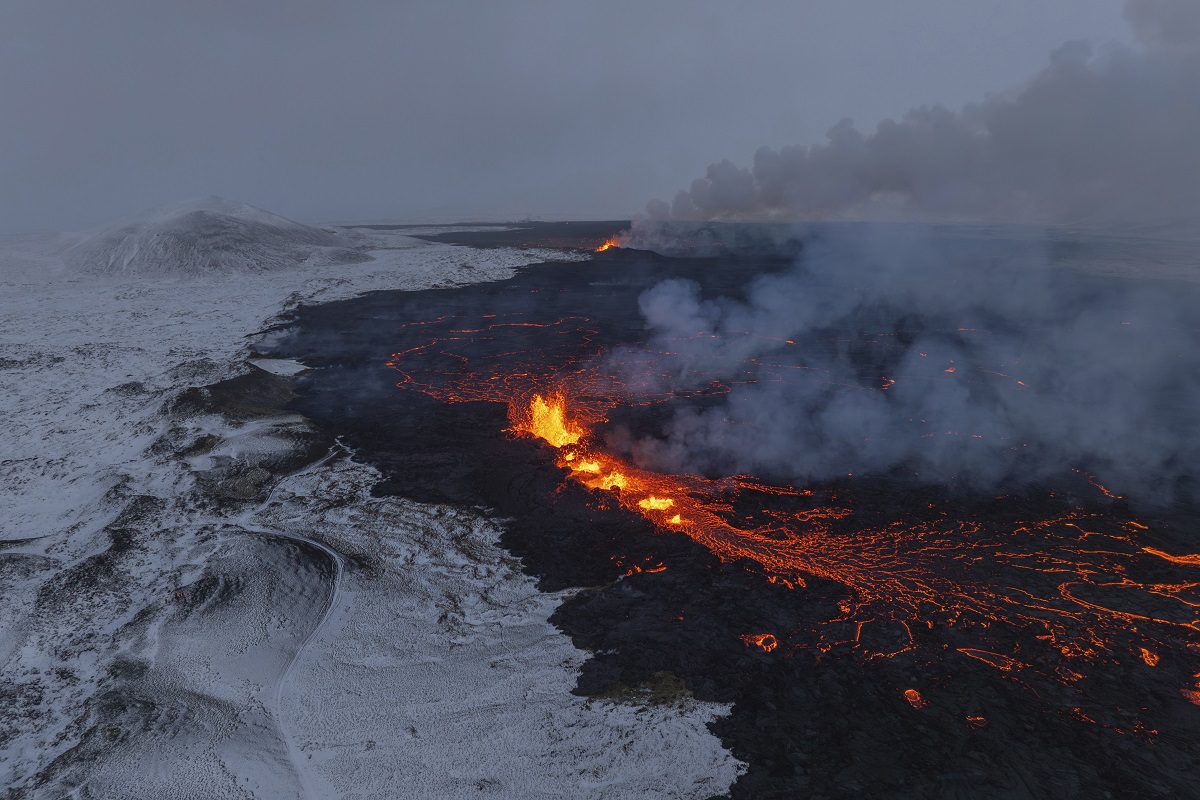 Ισλανδία: Η πύρινη κόλαση του ηφαιστείου μειώνεται και ελπίζεται ότι δεν θα κινδυνέψουν σπίτια και ζωές