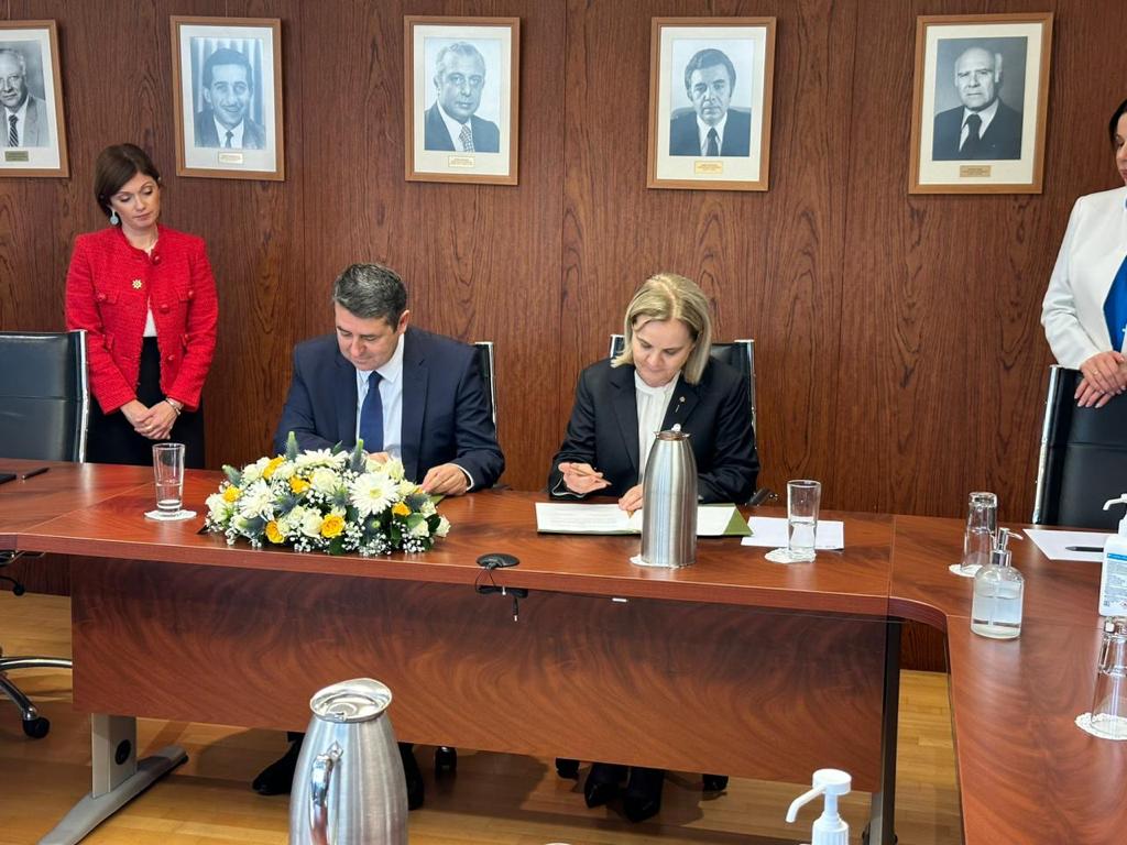 Κύπρος: Η Πρόεδρος της Βουλής των Aντιπροσώπων συναντήθηκε με τον Γενικό Γραμματέα της Βουλής των Ελλήνων