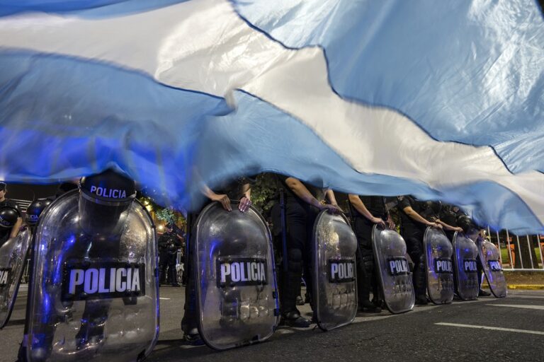 Αργεντινή: Μέτρα ασφαλείας ετοιμάζει η κυβέρνηση για το κύμα αντιδράσεων λόγω υποτίμησης και μέτρων λιτότητας