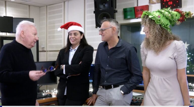 Μαγεία Χριστουγέννων στα μουσικά ραδιόφωνα της ΕΡΤ – Ραδιοφωνικές θεατρικές παραστάσεις, πάρτι και ζωντανά σόου