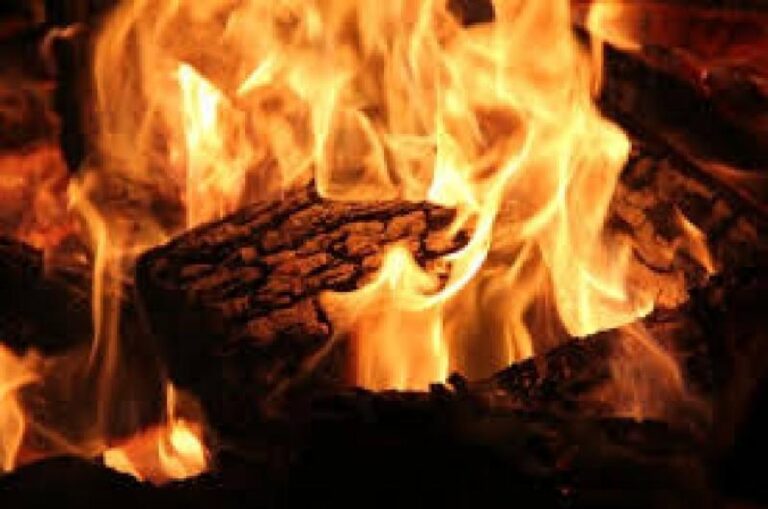 Αλμυρός: 68χρονη εντοπίστηκε νεκρή στο σπίτι της – Εκδηλώθηκε φωτιά από το τζάκι