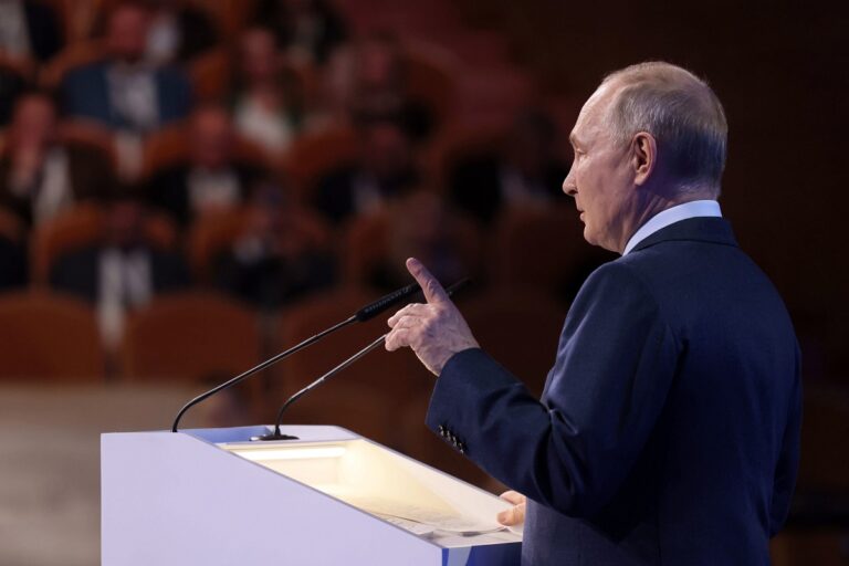 Β. Πούτιν: “Η Ρωσία θα είναι κυρίαρχη ή ανύπαρκτη”