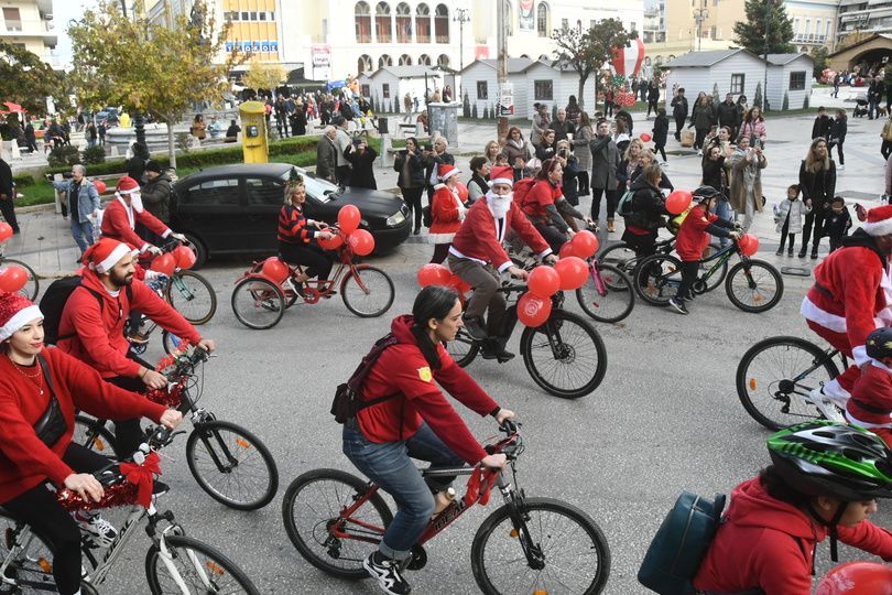 Πάτρα: Έδωσε γιορτινό χρώμα στην πόλη το Patras Santa Bike