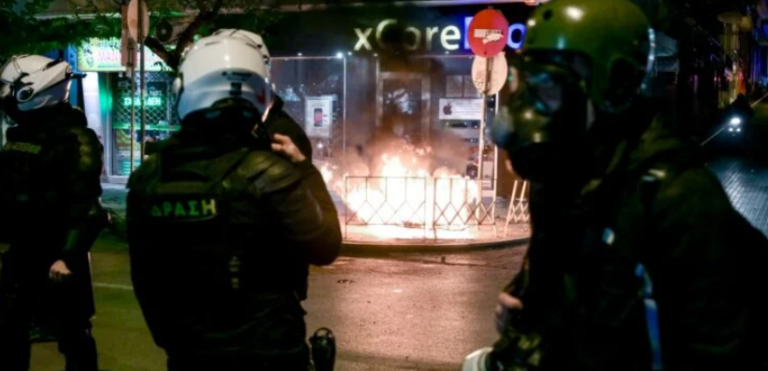 Θεσσαλονίκη: Η ανακοίνωση της ΕΛ.ΑΣ. για προσαγωγές και συλλήψεις μετά τις πορείες για την επέτειο της δολοφονίας Γρηγορόπουλου
