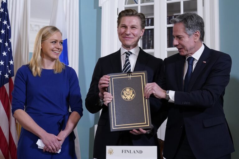 Φινλανδία-ΗΠΑ: Υπογραφή συμφωνίας ενίσχυσης της στρατιωτικής συνεργασίας