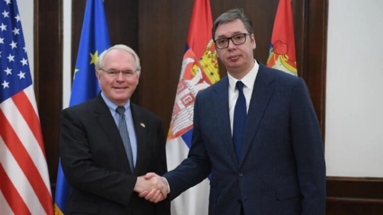 Σερβία: Απαιτούνται αμοιβαίες υποχωρήσεις για καλύτερες σχέσεις των χωρών στα Δ. Βαλκάνια, δήλωσε ο Αμερικανός πρέσβης