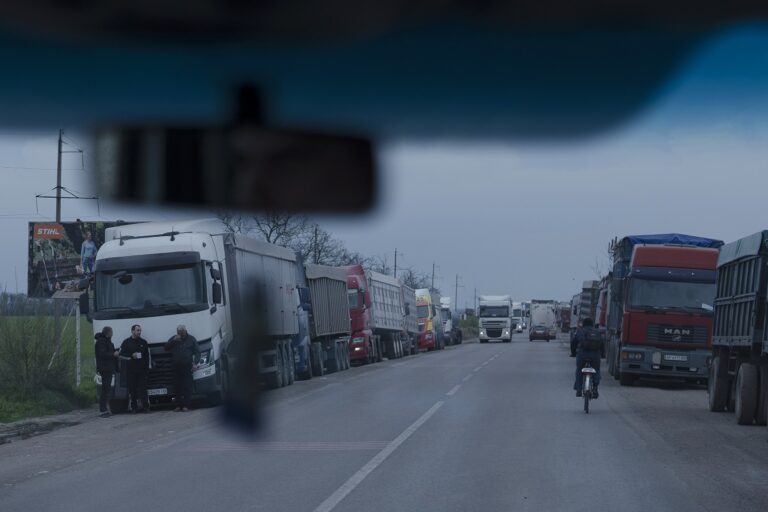  Ουκρανία: Τα σύνορα με την Πολωνία πέρασαν 30 φορτηγά κενά φορτίου