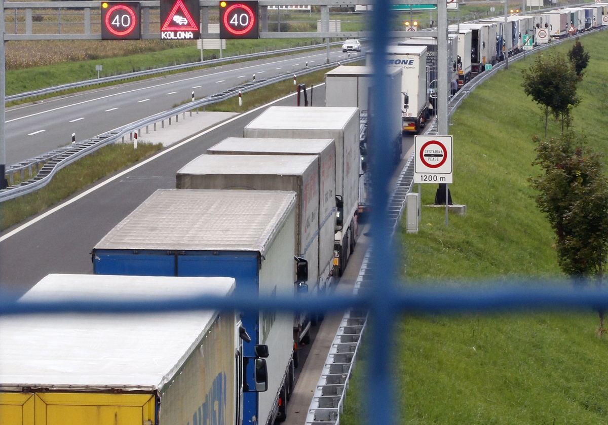 Ουγγαρία: Διαμαρτυρία των οδηγών και ιδιοκτητών φορτηγών στα σύνορα με την Ουκρανία
