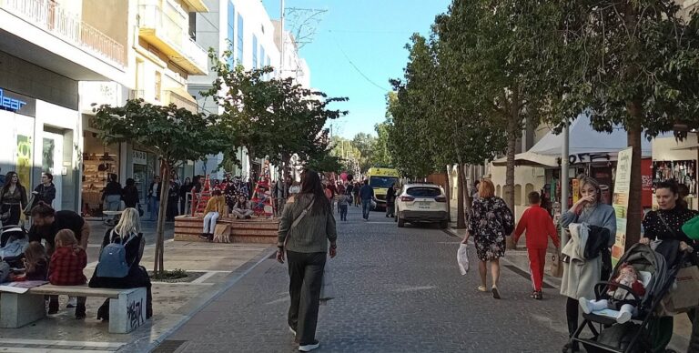 Ηράκλειο: Ικανοποιημένος ο εμπορικός κόσμος από την κίνηση στην Χριστουγεννιάτικη αγορά