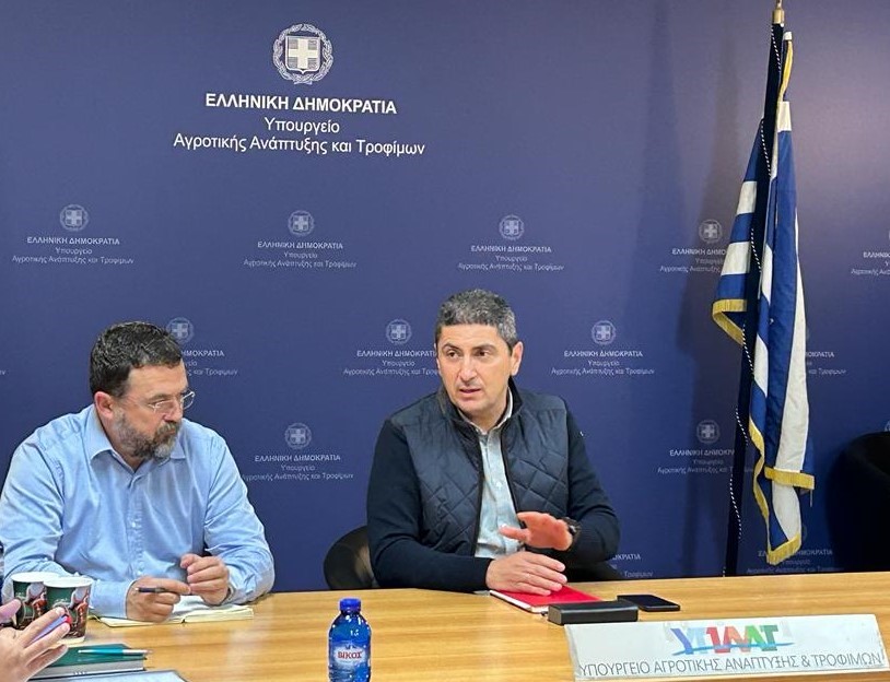 Συνάντηση πληγέντων παραγωγών από Φάρσαλα και Τύρναβο με τον Λ. Αυγενάκη