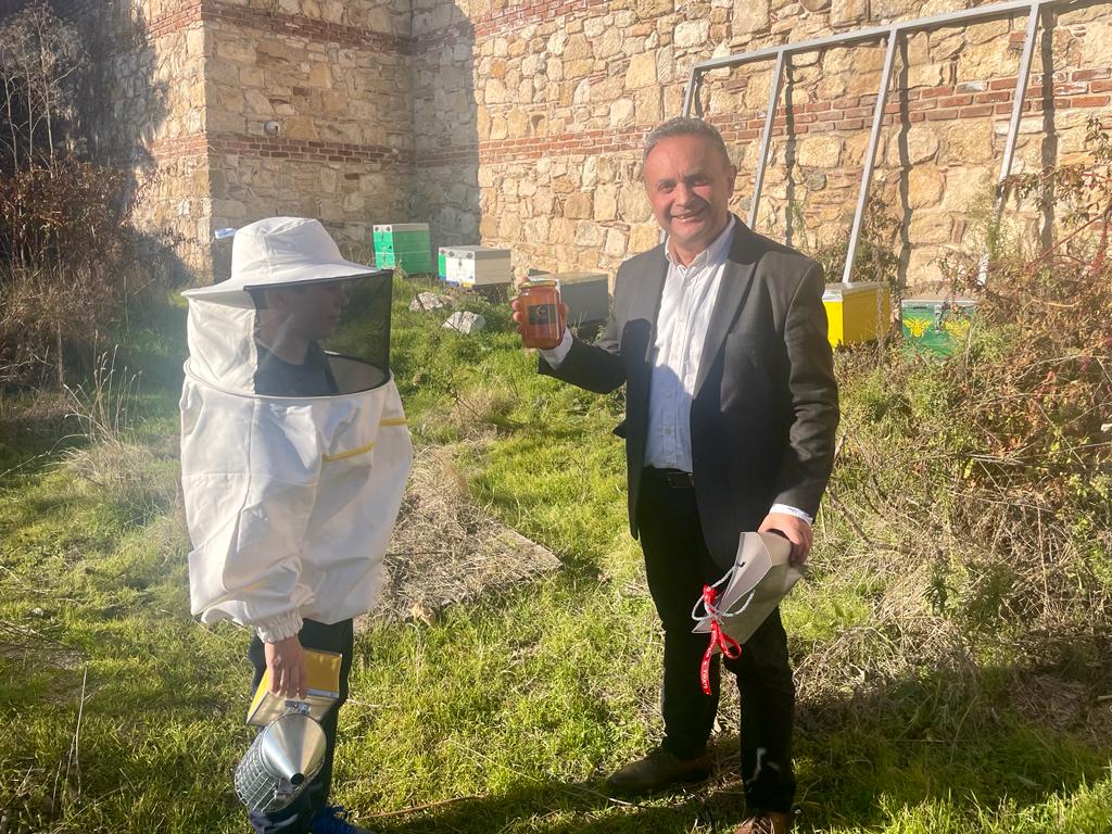 Διδυμότειχο: Με τον νεότερο μελισσοκόμο της χώρας συναντήθηκε ο υφυπουργός Αγροτικής Ανάπτυξης Στ. Κελέτσης