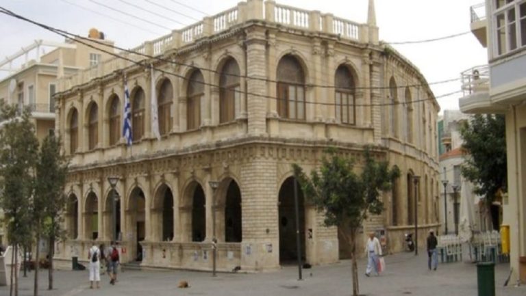 Ηράκλειο: “Χωρίς τον ξενοδόχο” αποφάσιζε αύξηση των δημοτικών τελών ο δήμος – Ακυρώνει την απόφαση η Αποκεντρωμένη Διοίκηση Κρήτης