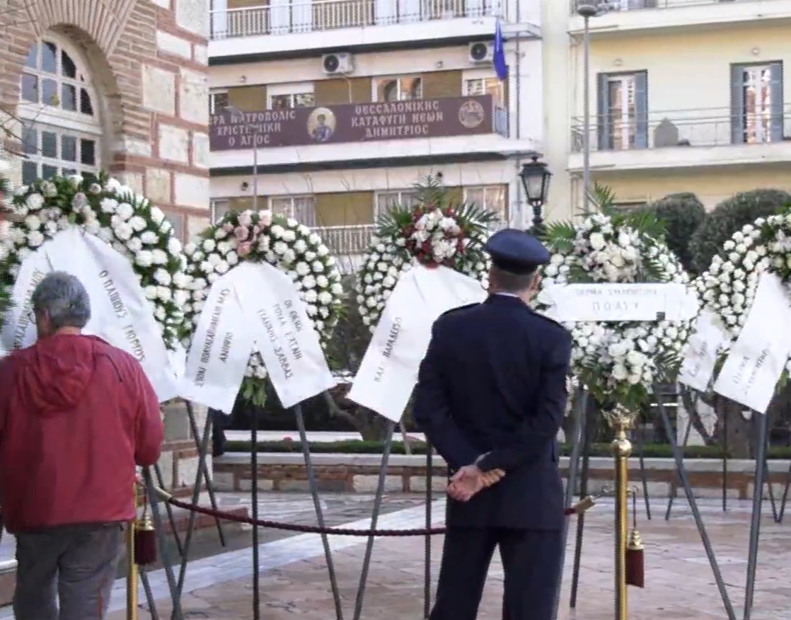 Συντετριμμένοι συγγενείς και συνάδελφοι αποχαιρετούν στις 13:30 τον Γ. Λυγγερίδη – Αναβάθμιση του κατηγορητηρίου για τον 18χρονο