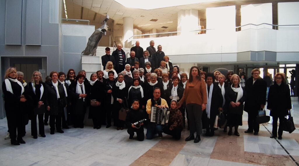 Λάρισα: Πρωτοχρονιάτικα κάλαντα από την Χορωδία “Ευεστώ” της αντιδημαρχίας Κοινωνικής Πολιτικής
