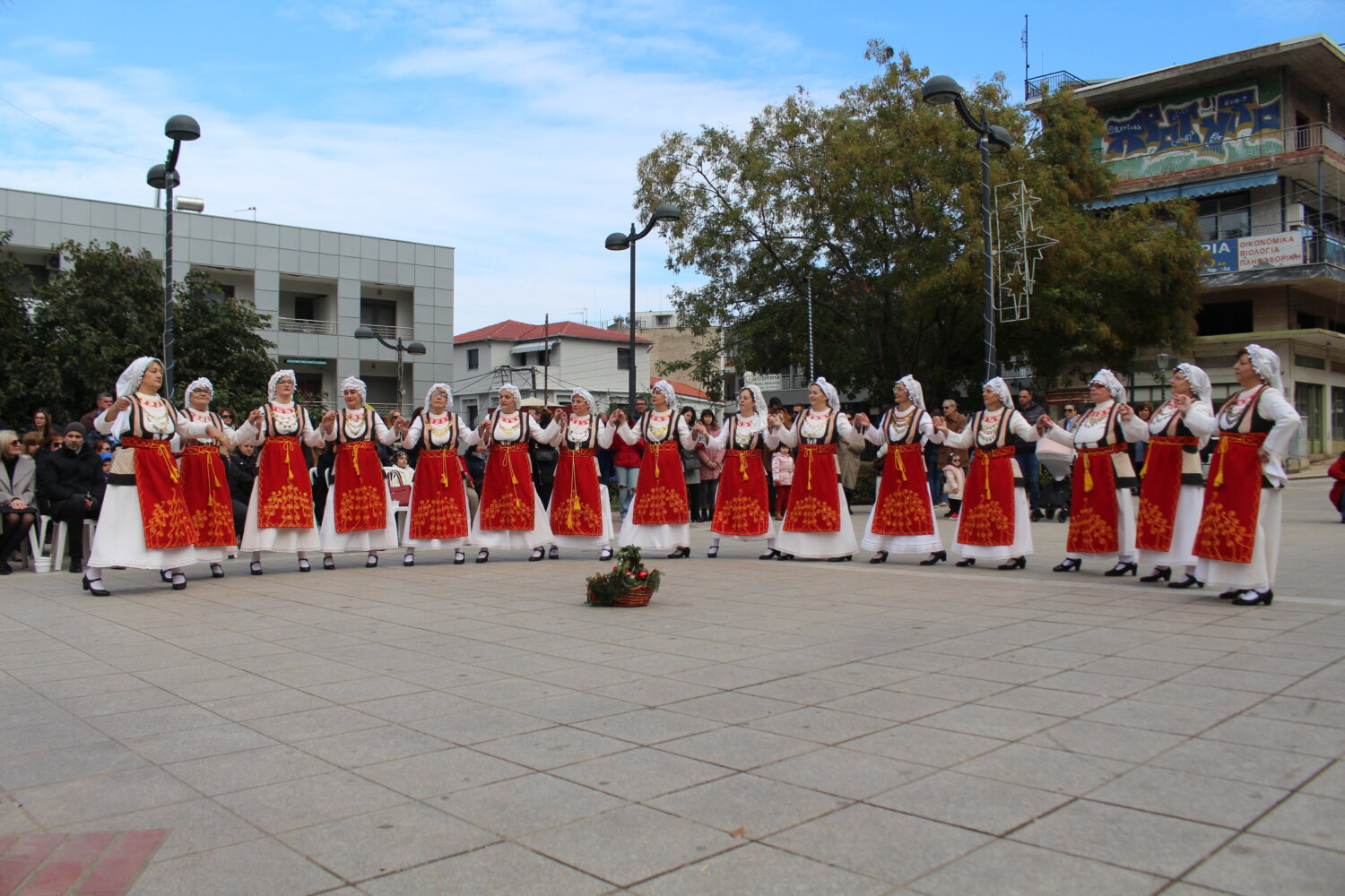 Φάρσαλα: Γιόρτασαν παραδοσιακά για τη σπορά προσφέροντας λουκουμάδες