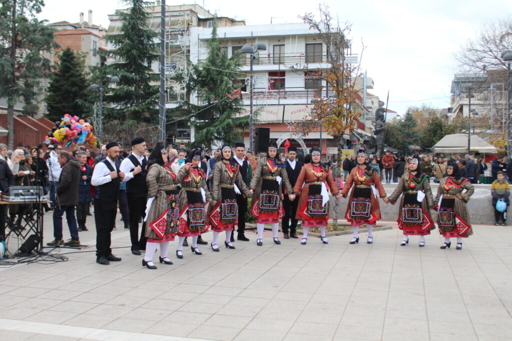 Φάρσαλα: Γιόρτασαν παραδοσιακά για τη σπορά προσφέροντας λουκουμάδες