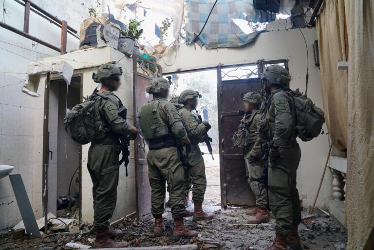 «Ανήθικο και απάνθρωπο» το βέτο των ΗΠΑ, λέει η Χαμάς – Νέο χτύπημα του IDF σε κρησφύγετo της οργάνωσης μέσα σε σχολείο