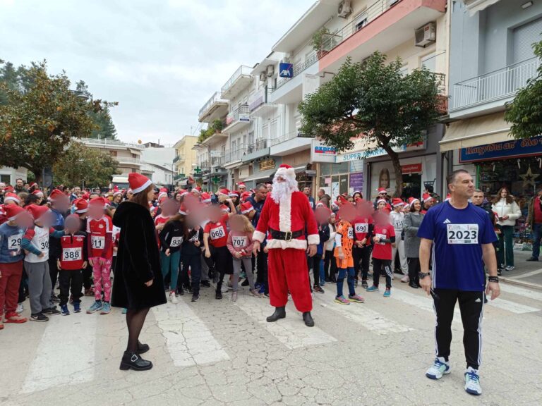 Μικροί και μεγάλοι Αγιοβασίληδες έτρεξαν στην Ηγουμενίτσα για καλό σκοπό – Πάνω από 1.500 συμμετοχές