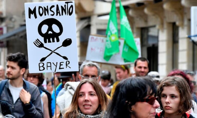 ΗΠΑ: Δικαστήριο καταδίκασε τη Monsanto να πληρώσει πρόστιμο 857 εκατ. δολαρίων για έκθεση πολιτών σε «αιώνια» χημικά PCB