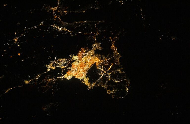 NASA: Η νυχτερινή Αθήνα από το διάστημα – Η φωτογραφία ενός αστροναύτη