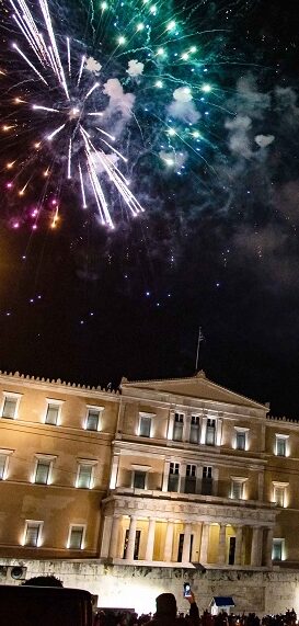 Live η Αλλαγή του Χρόνου από το Σύνταγμα – Καλή Χρονιά!