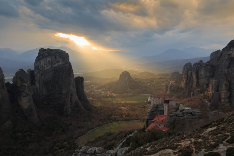 Ο καιρός με την Ν. Ζιακοπούλου: Ο νοτιάς φέρνει σκόνη, υψηλές θερμοκρασίες και λίγες βροχές