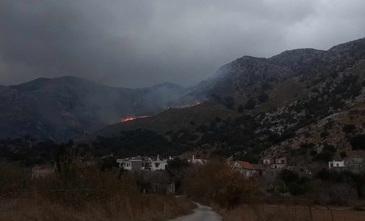 Ηράκλειο: Εμπρησμό πίσω από την πυρκαγιά στο Οροπέδιο Λασιθίου “βλέπει” η Πυροσβεστική (βίντεο)