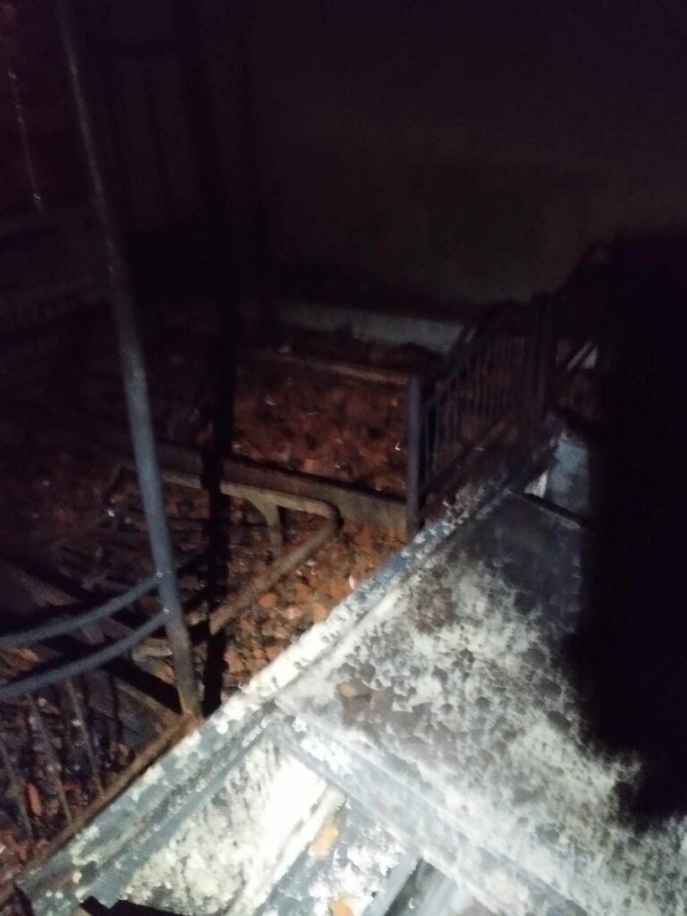 Ηράκλειο: Παρανάλωμα του πυρός εγκαταλελειμμένο κτίριο των κατασκηνώσεων του ΠΙΚΠΑ, στο Κοκκίνη Χάνι