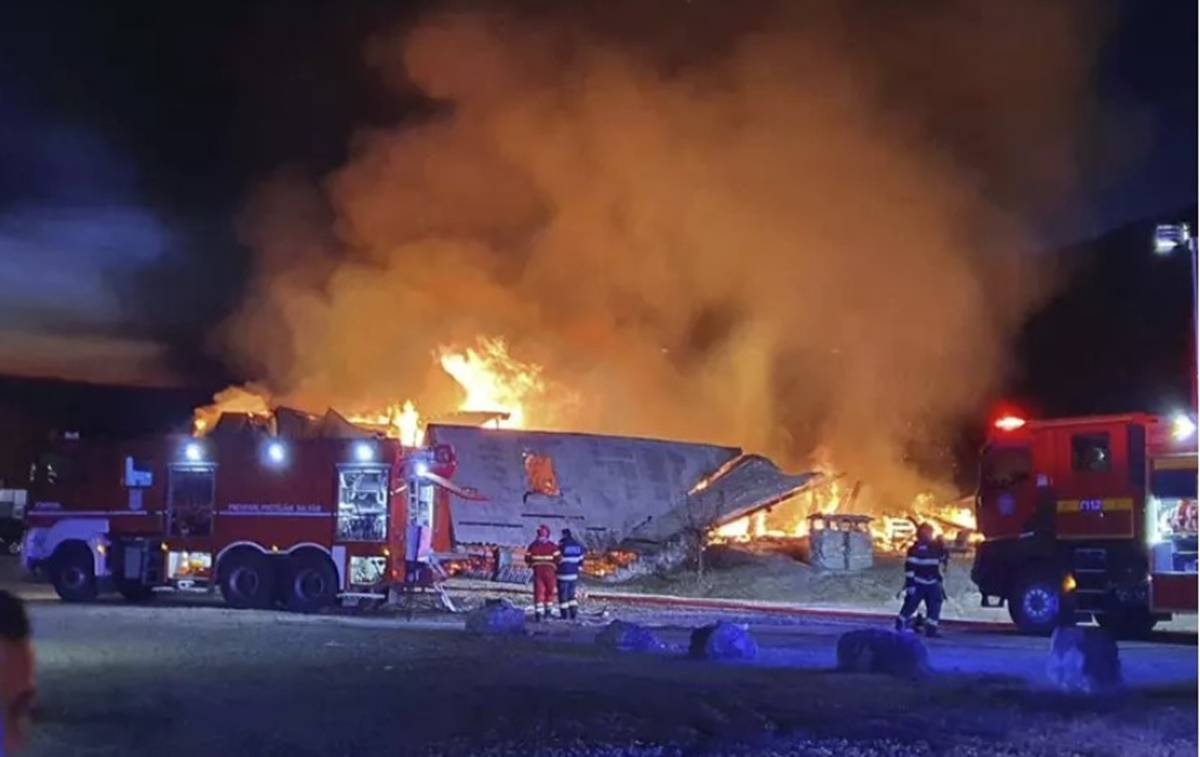 Ρουμανία: Τραγωδία σε ξενώνα – Πέντε νεκροί, μεταξύ αυτών ένας ανήλικος μετά από φωτιά – Αγνοούνται δύο άτομα